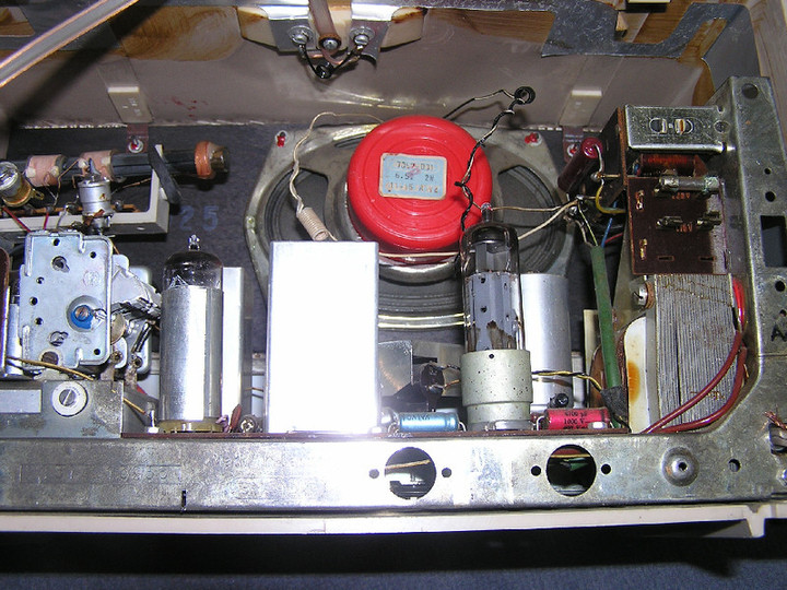 Toshiba❣️スーパーヘテロダインラジオ 2バンド 【ジャンク品】