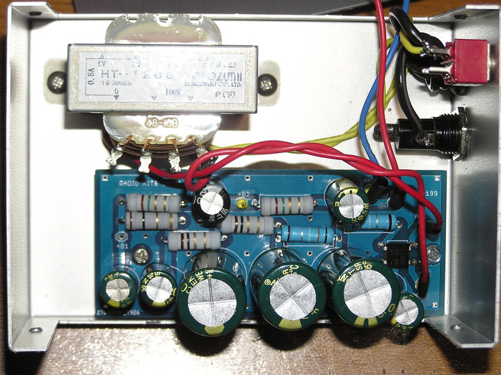 自作トランジスタ式ステレオアンプ RADIO KITS IN JA : 乾電池2本で鳴らす3石トランジスタアンプ